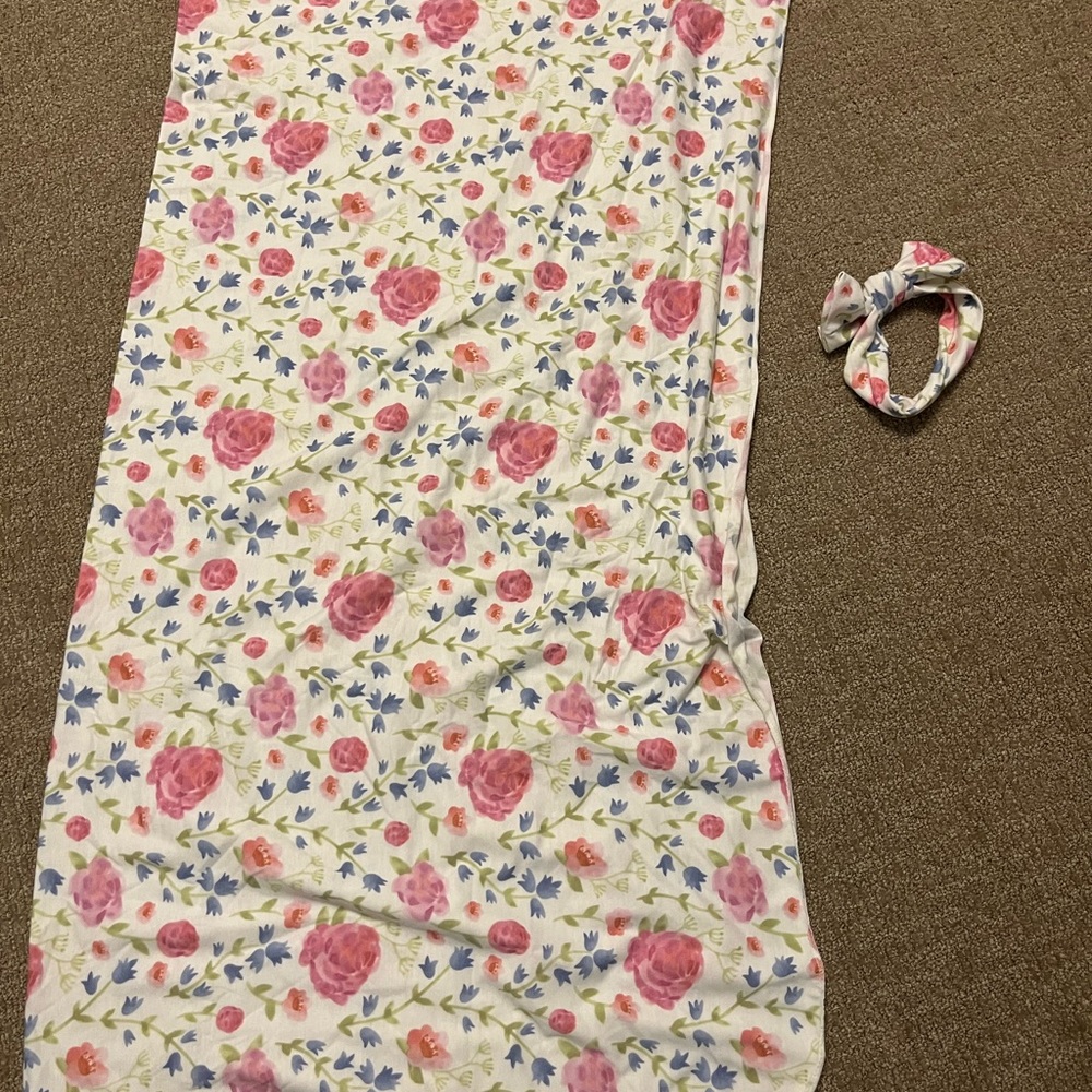 NWOT Toby Baby Swaddle Wrap Blanket with Matching Headband Floral Meadow Print